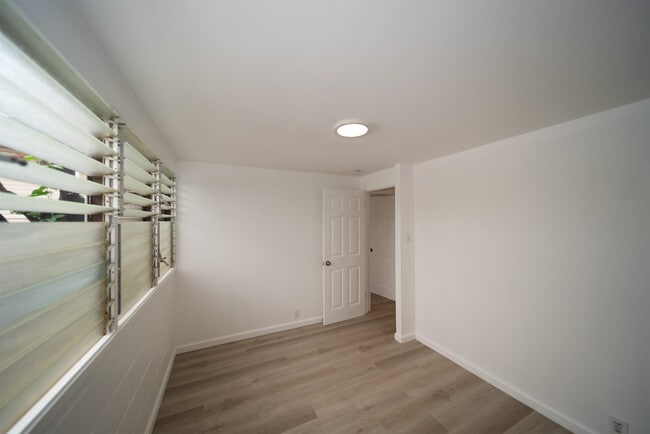 Building Photo - 1549 Molina St