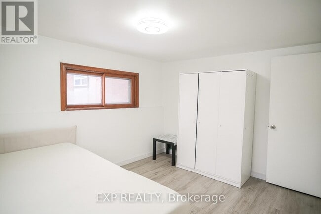 Photo du bâtiment - 6156 Barker St