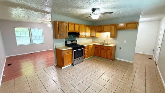 Building Photo - EAST SIDE 3 BEDROOM RANCH AVAILABLE NOW!