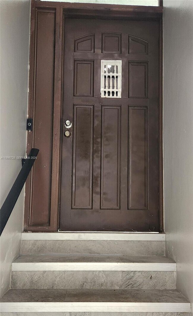 Foto del edificio - 3811 NW 84th Ave