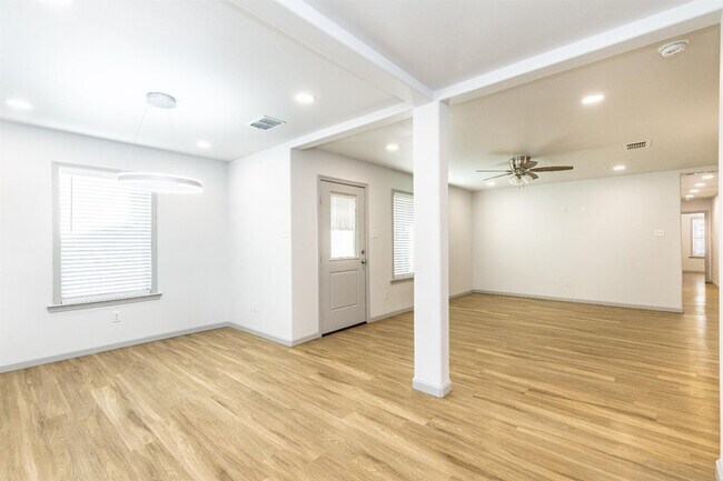 Foto del edificio - 1205 N Essex Ave