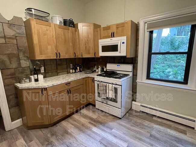 Foto del edificio - 1021 Murray Hill Ave