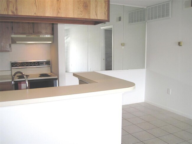 Foto del edificio - 250 El Dorado Blvd