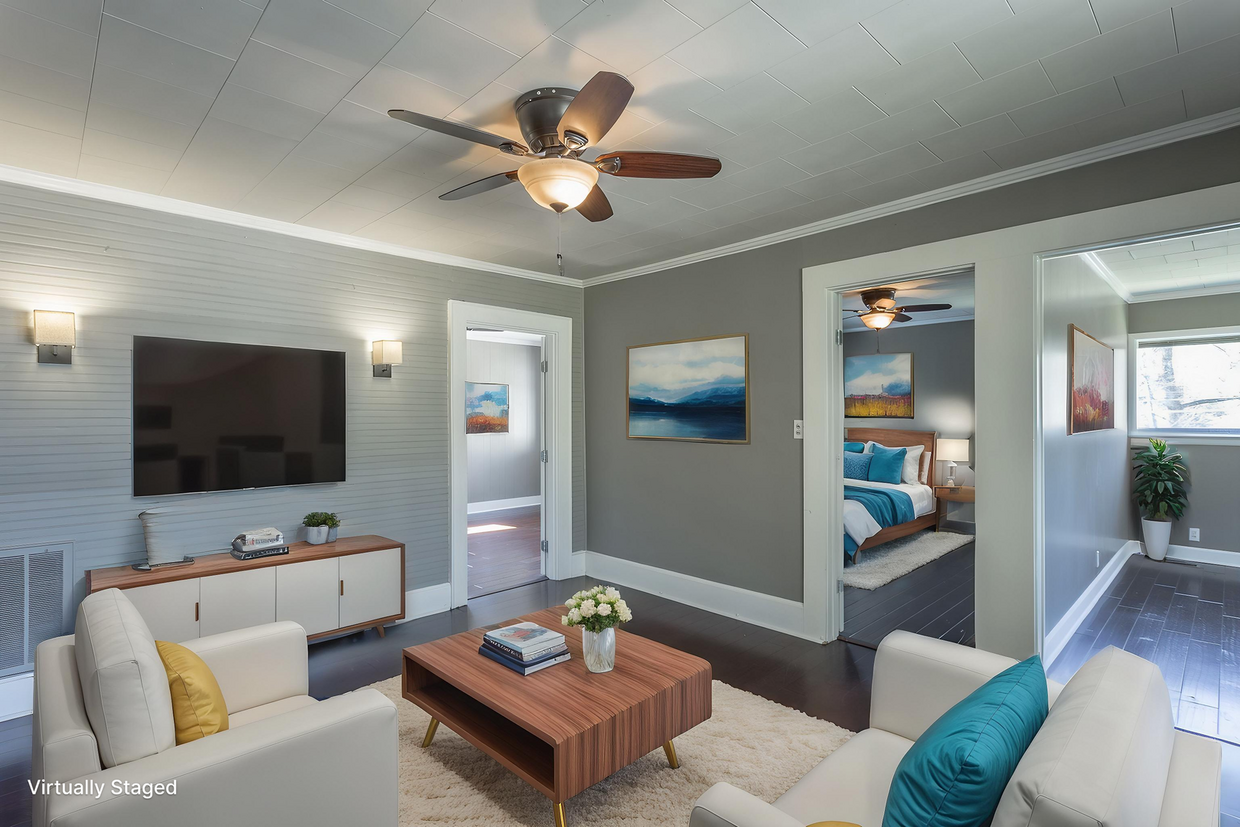 Foto principal - 3 Bedroom, 1 Bath home in the heart of Red...