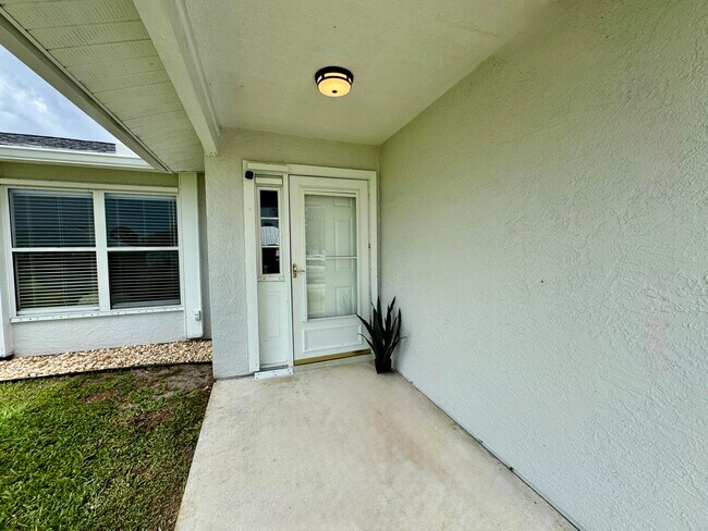 Foto del edificio - 347 SW Duxbury Ave