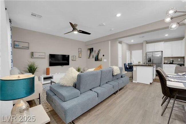 Foto del edificio - GORGEOUS FURNISHED TOWNHOME IN SUMMERLIN!!!