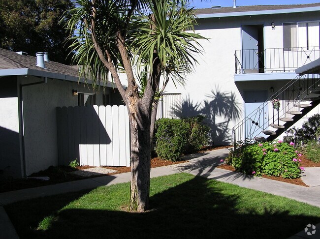 Foto del edificio - 881 Burbank