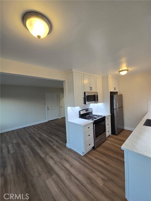 Foto del edificio - 15721 Freeman Ave