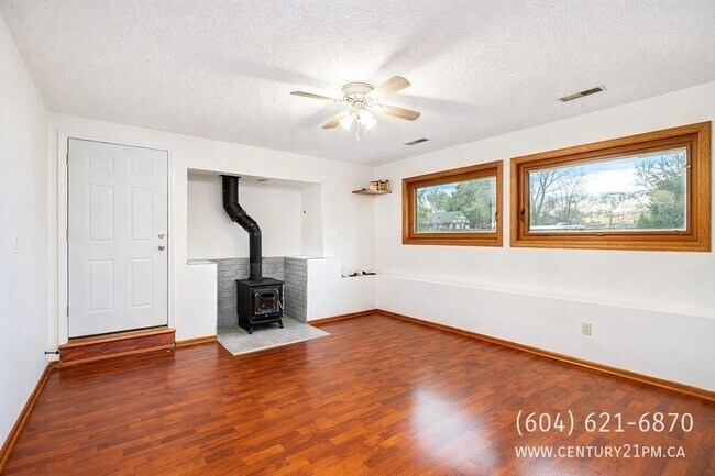 Photo du bâtiment - 32855 Harwood Crescent