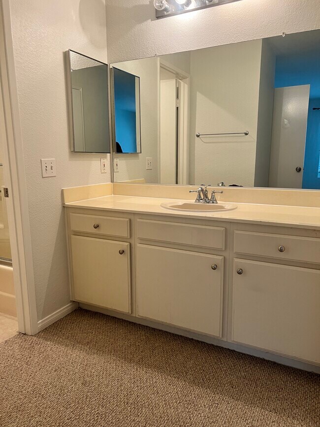 Building Photo - 4085 Rosenda Ct