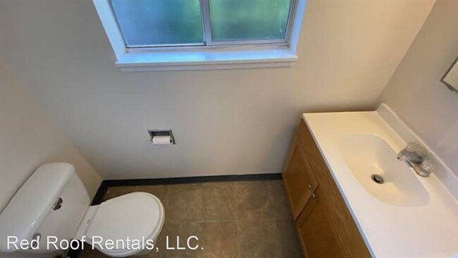Building Photo - 3 br, 1.5 bath House - 9909 120th St SW