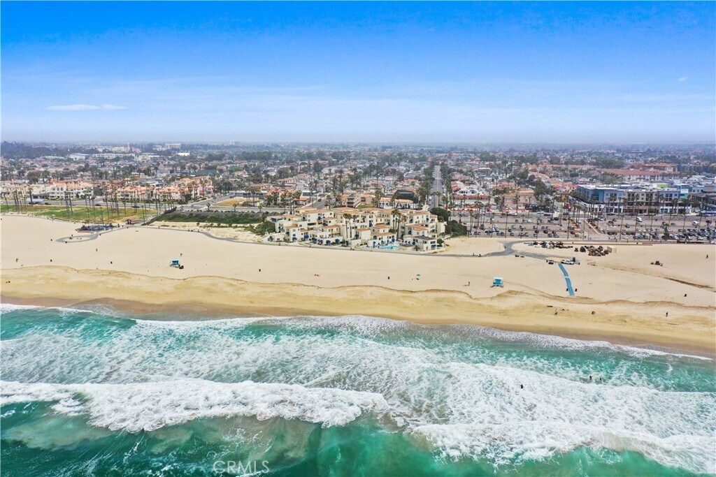 711 Pacific Coast Hwy, Huntington Beach, CA 92648 Townhome Rentals in Huntington Beach CA