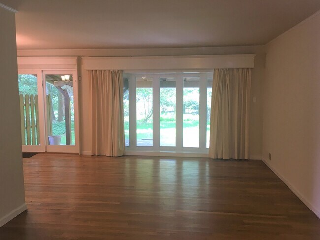 Building Photo - Lovely 3 BR/1 BA Single Family Home in Roc...