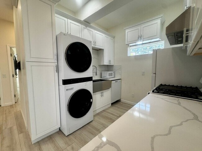 Foto del edificio - Brand new 2 bedroom ADU in gated area of Thousand Oaks