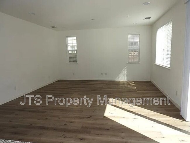 Building Photo - 3048 Ivy Creek Ln