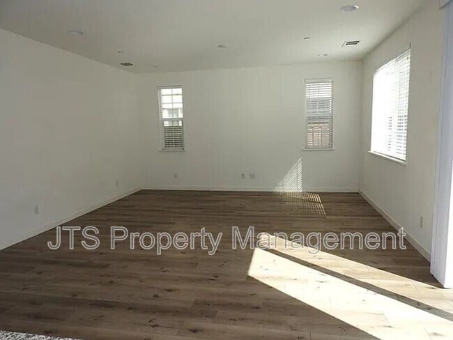 Foto del edificio - 3048 Ivy Creek Ln