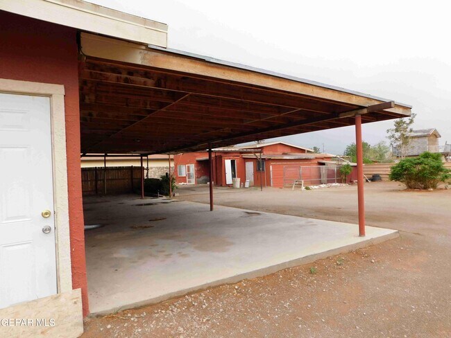 Building Photo - 14930 Karen Kay Dr