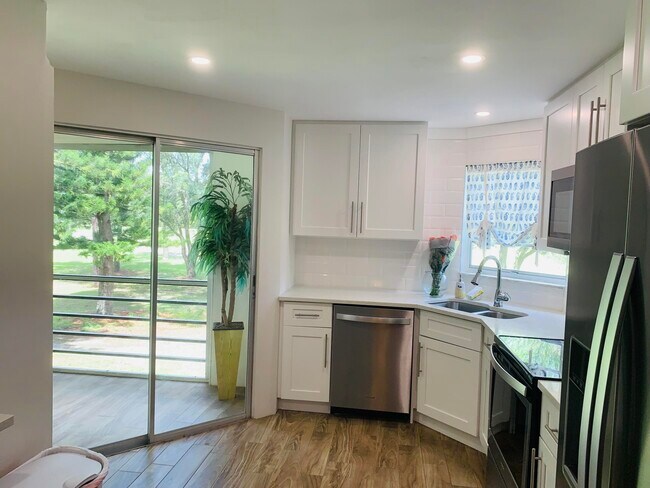 Building Photo - 3810 Via Poinciana