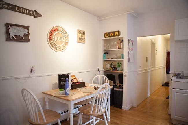 Building Photo - 17 Irving St