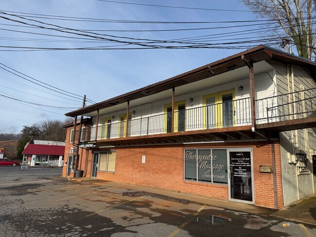 Building Photo - 404 W Jackson Blvd