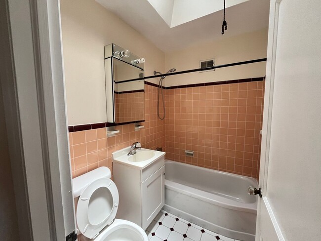 Foto del edificio - 3 bedroom 1 bath house