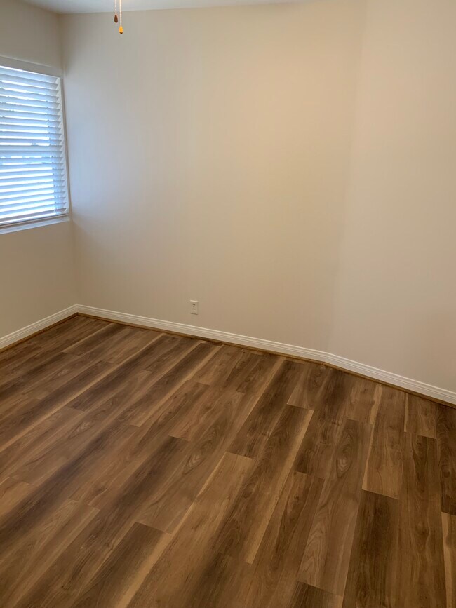 Bedroom - 1124 Eston St