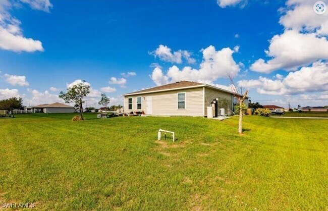 317 El Dorado Blvd N Cape Coral - 317 El Dorado Blvd N Cape Coral Fl Building Photo 