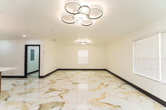Foto del edificio - 4209 Redbud Ave