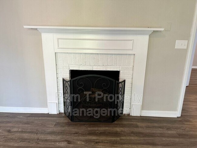Building Photo - 2411 E 39th St