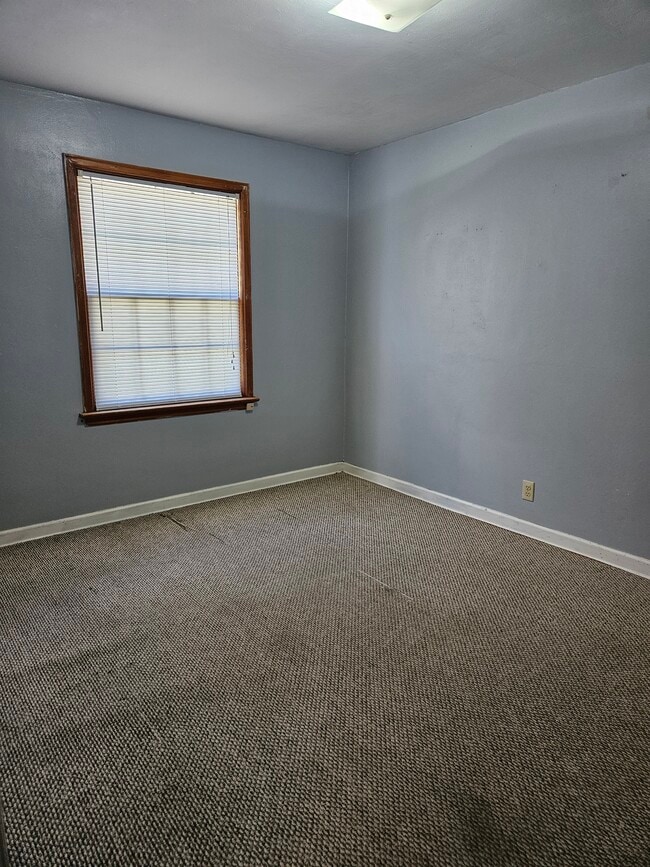 Building Photo - 5050 Pulliam St