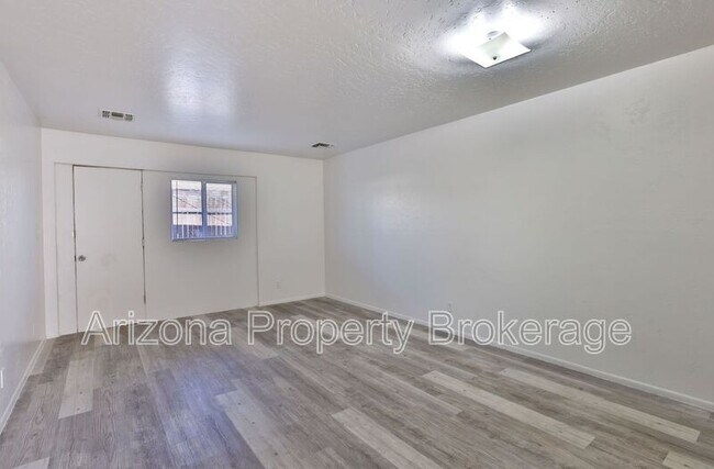 Foto del edificio - 1702 W Vogel Ave