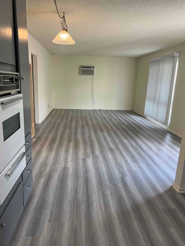 Foto principal - 10772 Woodbine St
