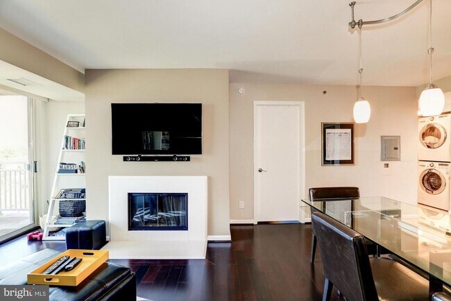 Foto del edificio - 10th Floor Condo at The Chase in Downtown ...
