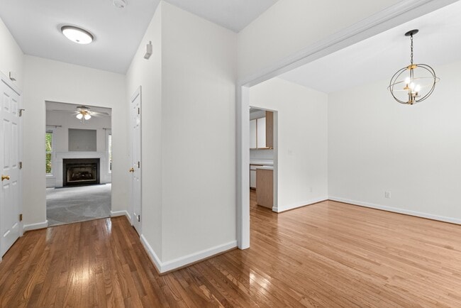 Foto del edificio - 2723 Sterling Park Dr