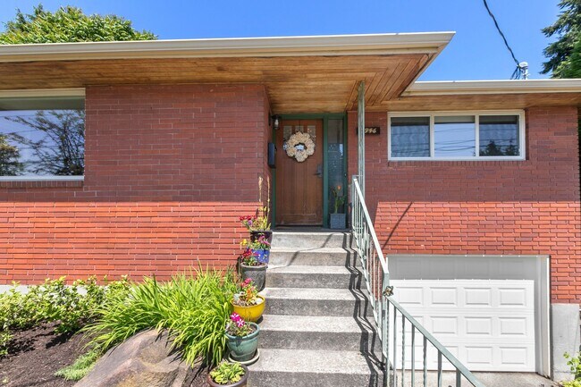 Building Photo - 4bd/2.75ba Seattle House