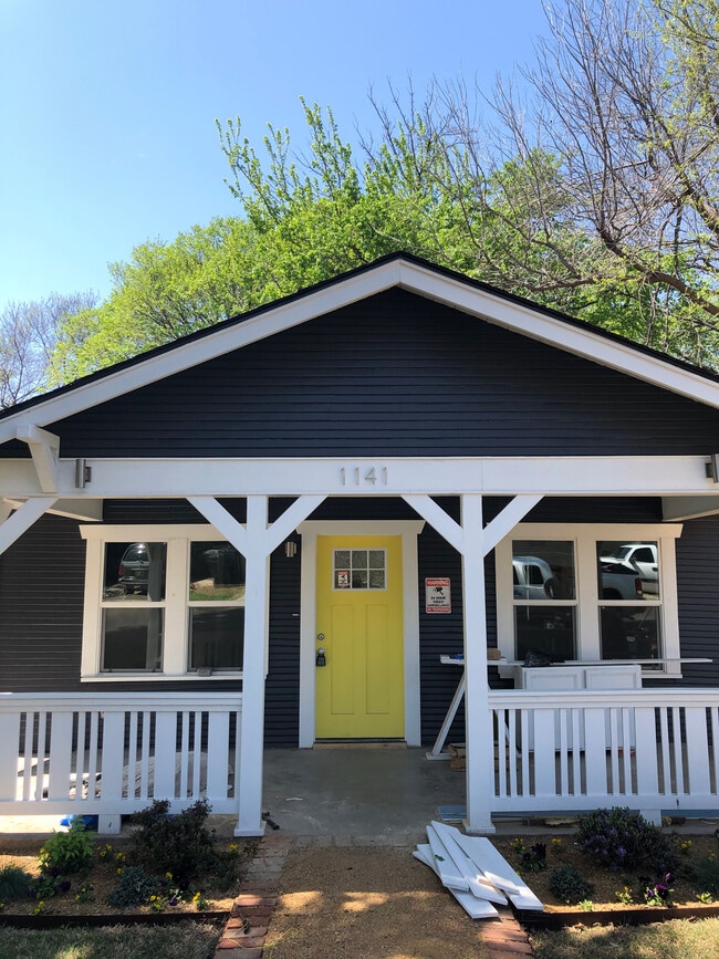 Building Photo - 1141 N Douglas Ave
