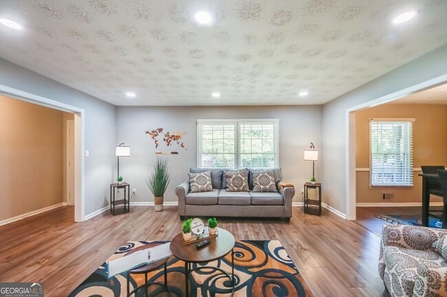 Building Photo - 6903 Doncaster Rd