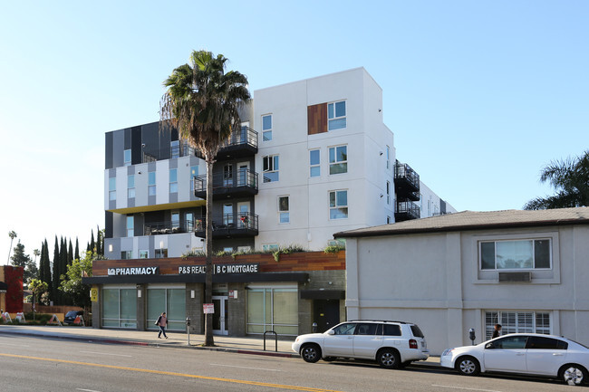 Foto del edificio - 5400 Hollywood Family Apartments