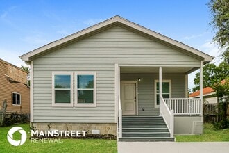 Building Photo - 422 Azucena St