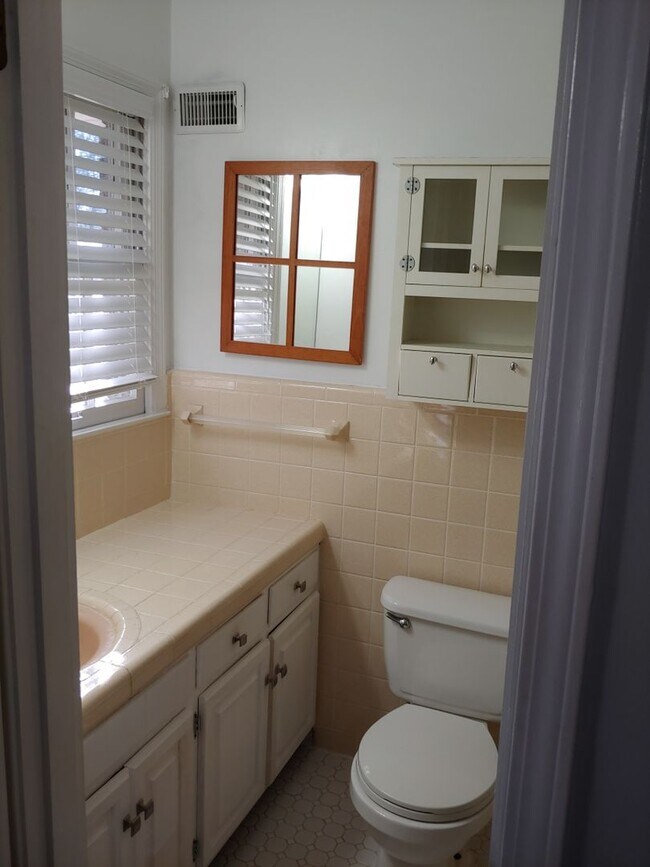 Foto del edificio - 1412 Bariwood Dr