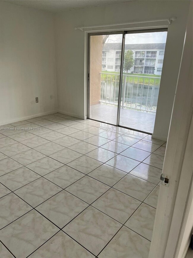 Building Photo - 8420 SW 154th Cir Ct