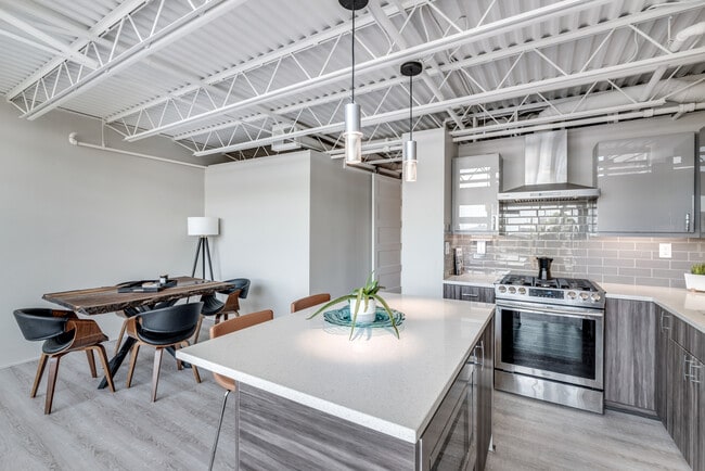 Building Photo - 367 Auden Ave