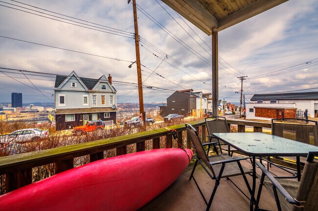 Foto del edificio - 1028 E Warrington Ave