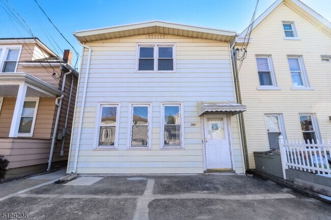 Building Photo - 38 Semel Ave