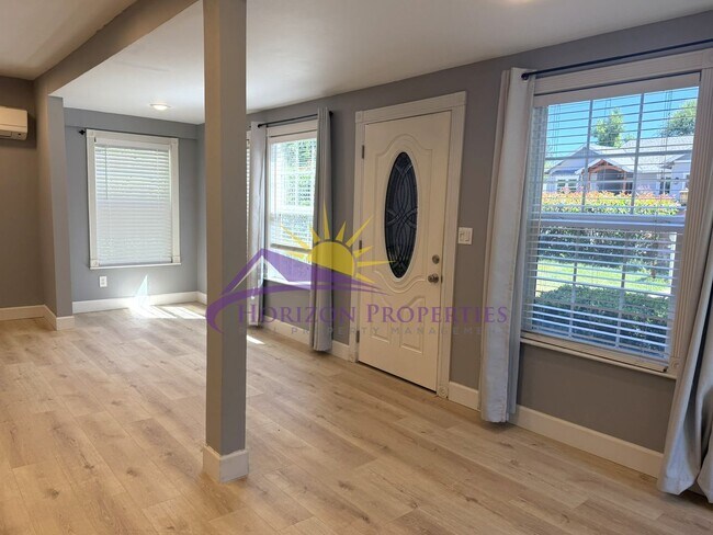 Foto del edificio - Bright 2 Bed 2 Bath 1,251 Sqft. Fair Oaks Home