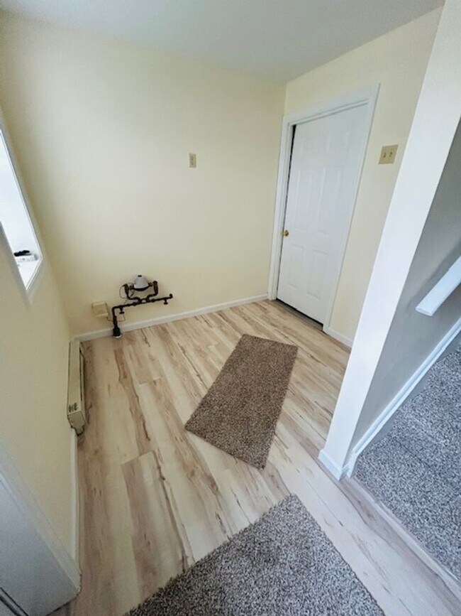 Foto del edificio - Beautiful 2BR Townhome Near Indian Park – Garage + Storage
