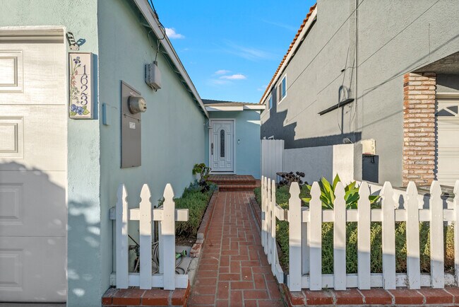 Foto del edificio - 1623 Carlson Ln