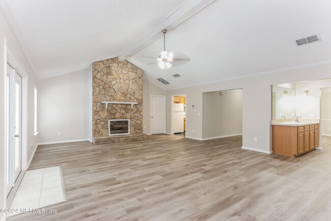 Foto del edificio - 533 Majestic Wood Dr