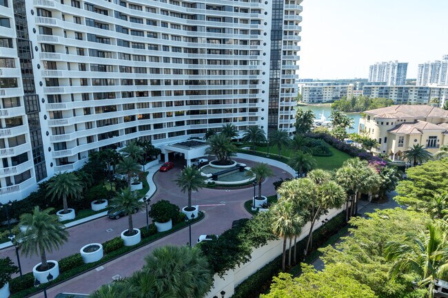 Building Photo - 1000 E Island Blvd