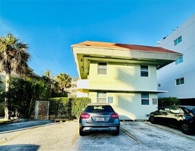 Building Photo - 2021 Bay Dr